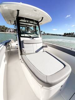 2023 BOSTON WHALER 330 Outrage "DEEP BLUE" photo 6
