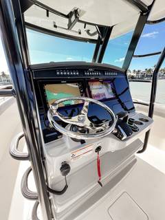2023 BOSTON WHALER 330 Outrage "DEEP BLUE" photo 8