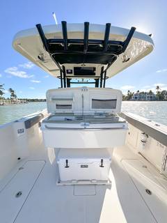 2023 BOSTON WHALER 330 Outrage "DEEP BLUE" photo 9
