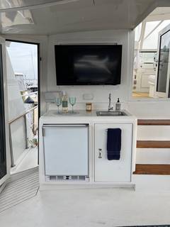1998 HATTERAS 50 Sport Deck "SUMMER SOLSTICE" photo 5