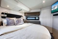 2018 AZIMUT YACHTS 50 Flybridge "RELENTLESS" photo 2