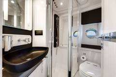 2018 AZIMUT YACHTS 50 Flybridge "RELENTLESS" photo 3