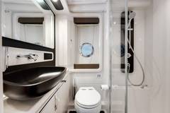 2018 AZIMUT YACHTS 50 Flybridge "RELENTLESS" photo 6