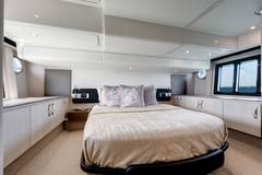 2018 AZIMUT YACHTS 50 Flybridge "RELENTLESS" photo 8