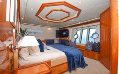 2006 FERRETTI YACHTS 881 "FER88117B606" photo 8
