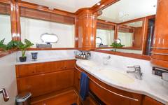 2006 FERRETTI YACHTS 881 "FER88117B606" photo 9