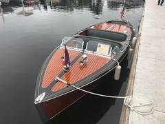 1940 CHRIS-CRAFT Deluxe Runabout "1940 CHRIS-CRAFT DELUXE RUNABOUT" photo 3