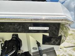 2017 CRUISERS YACHTS 338 Sport Series "SWALLOW" photo 4