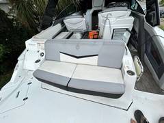 2017 CRUISERS YACHTS 338 Sport Series "SWALLOW" photo 8