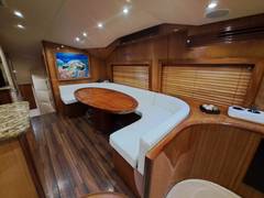 2006 HATTERAS 68 Convertible "MARY ROSE" photo 5