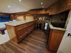 2006 HATTERAS 68 Convertible "MARY ROSE" photo 7