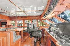 2006 PARAGON MOTOR YACHTS Cockpit Motor Yacht "SEAS TO SEE" photo 7