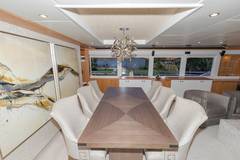 2027 JOHNSON Open Flybridge with Hydraulic Platform "JOHNSON 93 OPEN BRIDGE" photo 9