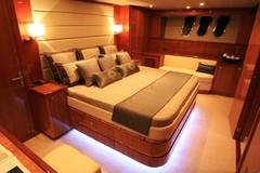 2027 JOHNSON FLYBRIDGE w/FISHING COCKPIT "JOHNSON 80' FLYBRIDGE W/FISHING COCKPIT" photo 4