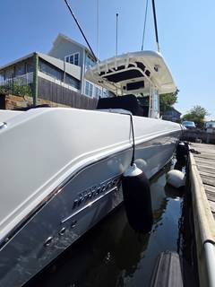 2017 BOSTON WHALER "BOSTON WHALER OUTRAGE" photo 2