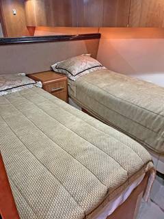 2007 HATTERAS 68 Convertible "HATTERAS 68 CONVERTIBLE" photo 4