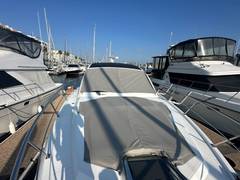 2017 CRUISER YACHTS 390 Express Coupe "LUX LIFE" photo 8