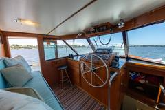 1970 TRUMPY Houseboat "ABSOLUTE" photo 8