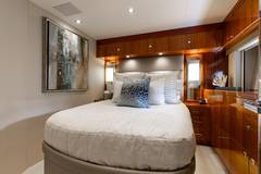 2014 HATTERAS 80 Motor Yacht "RITZ SEA" photo 3