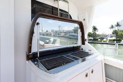 2014 HATTERAS 80 Motor Yacht "RITZ SEA" photo 8