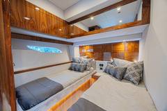 2021 RIVIERA 6000 Sport Yacht Platinum Edition "-" photo 3
