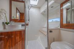 2021 RIVIERA 6000 Sport Yacht Platinum Edition "-" photo 4