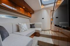 2021 RIVIERA 6000 Sport Yacht Platinum Edition "-" photo 9