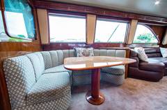 2006 VIKING 74 Convertible "CURIOUS GEORGE" photo 4