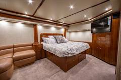 2006 VIKING 74 Convertible "CURIOUS GEORGE" photo 8