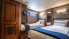 2000 BROWARD Raised Pilothouse "TRUE NORTH" photo 7