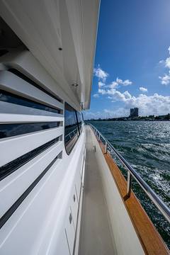 2000 HORIZON MOTOR YACHTS "THE USUAL" photo 3