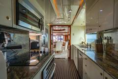 2000 DESTINY Flybridge Motoryacht "AQUA" photo 8