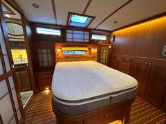 2018 SABRE YACHTS 48 Flybridge Sedan "UNNAMED" photo 2