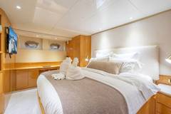 1996 AZIMUT YACHTS "CALAIS" photo 5