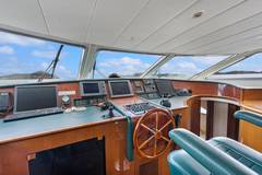 1996 AZIMUT YACHTS "CALAIS" photo 6