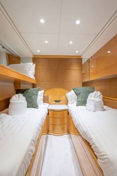 1996 AZIMUT YACHTS "CALAIS" photo 7