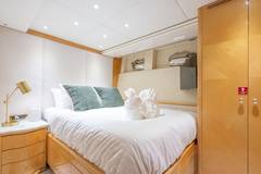 1996 AZIMUT YACHTS "CALAIS" photo 8