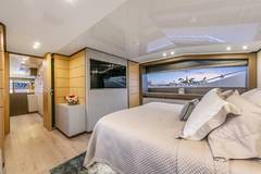 2016 FERRETTI YACHTS 960 "LONTANO" photo 9