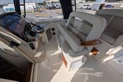 2024 BOSTON WHALER 350 Realm "." photo 3