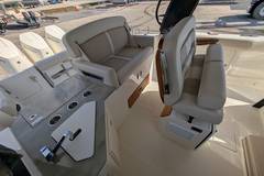 2024 BOSTON WHALER 350 Realm "." photo 6