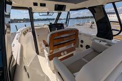 2024 BOSTON WHALER 350 Realm "." photo 7