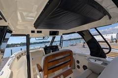 2024 BOSTON WHALER 350 Realm "." photo 8