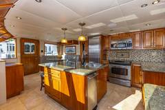 2009 CRYSTAL YACHT "EMPIRE SEA" photo 7