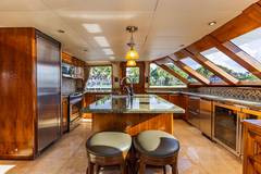 2009 CRYSTAL YACHT "EMPIRE SEA" photo 8
