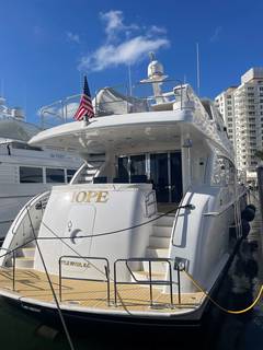 2004 HATTERAS 80 Motor Yacht "HOPE" photo 2