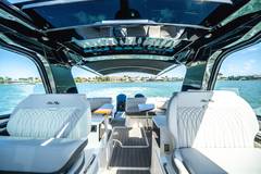 2025 SEA RAY 370 Sundancer OB "TIRE KING" photo 4