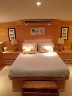 1999 HATTERAS Sport Deck "WHALE'S WAY" photo 8