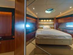 2010 SUNSEEKER Predator 64 "M/Y MIEL" photo 5
