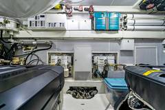 2014 LAZZARA YACHTS "LAZZARA" photo 6