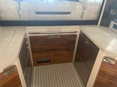 2023 TIARA YACHTS 48 LS "PEPSEA" photo 7